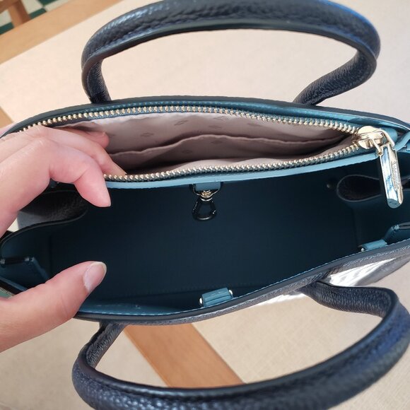 Kate Spade Knott crossbody purse - Picture 3 of 3